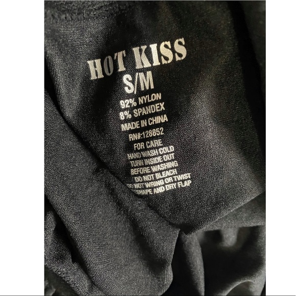 Hot Kiss Crochet Leggings - Picture 6 of 6